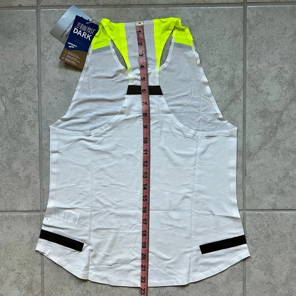 NWT Brooks Women’s Carbonite Tank - Nightlife/Reflective - Picture 7 of 8